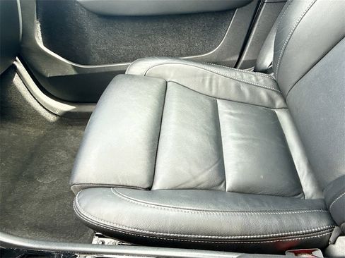 Used 2024 Volvo XC40 B5 Plus image 17