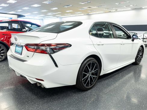 Used 2021 Toyota Camry SE w/ Carpet Mat Package (TMS) FWD image 4