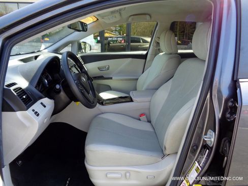 Used 2015 Toyota Venza LE image 9