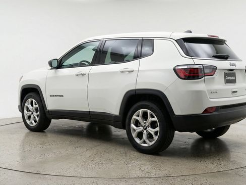 Used 2025 Jeep Compass Latitude AWD/4WD image 6