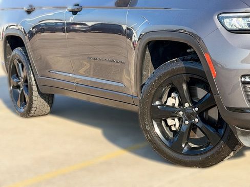 Used 2024 Jeep Grand Cherokee L Limited w/ Black Appearance Package AWD/4WD image 10