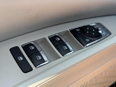 Used 2025 Kia Carnival EX FWD image 25