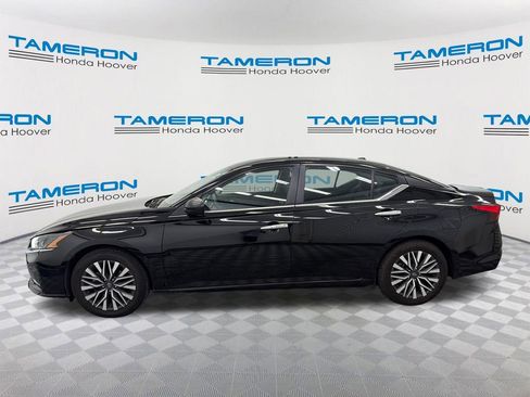 Used 2024 Nissan Altima 2.5 SV FWD image 2