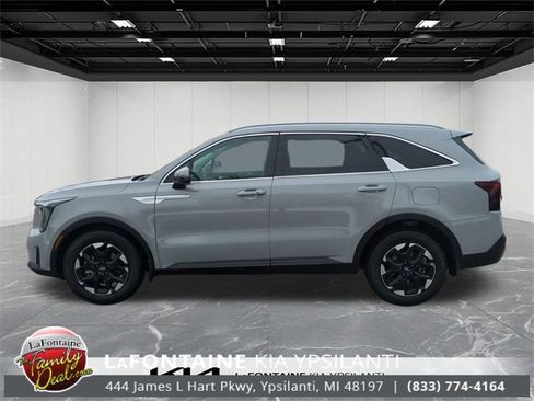 Certified 2025 Kia Sorento S w/ Panoramic Sunroof Package image 2