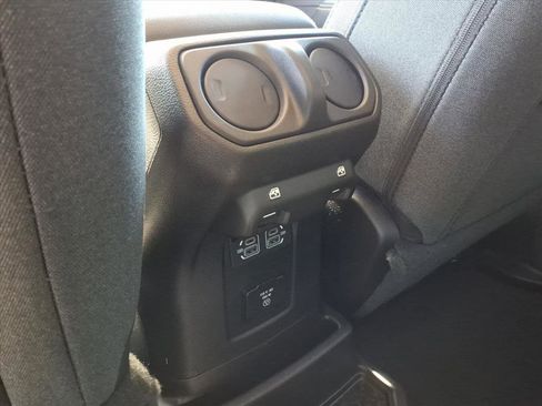 Used 2025 Jeep Wrangler Unlimited Sahara AWD/4WD image 16