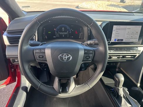 Used 2025 Toyota Camry SE image 13