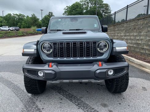 Used 2025 Jeep Gladiator Mojave w/ Convenience Group AWD/4WD image 4