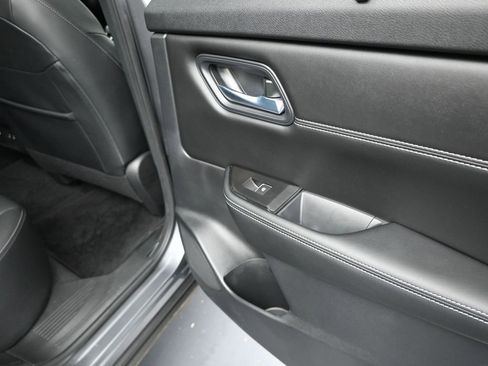 Used 2024 Nissan Rogue SL w/ SL Premium Package image 22