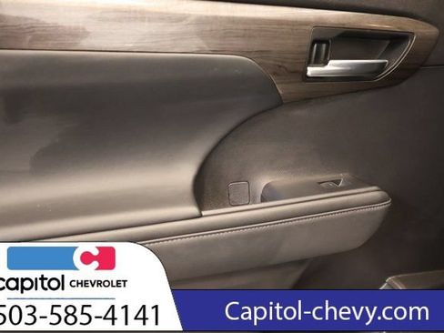 Used 2022 Toyota Highlander Limited AWD/4WD image 30