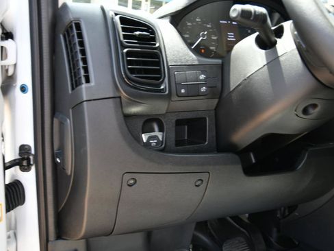 Used 2026 RAM ProMaster 2500 w/ Convenience Group FWD image 14
