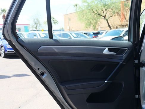 Used 2018 Volkswagen Golf SE image 29