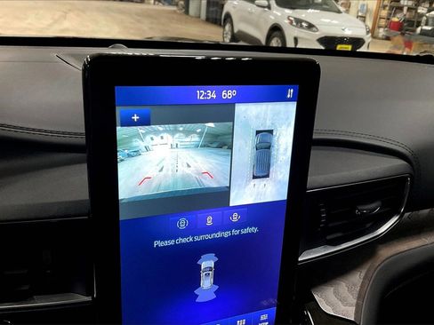 Certified 2022 Ford Explorer Platinum w/ Equipment Group 601A image 20