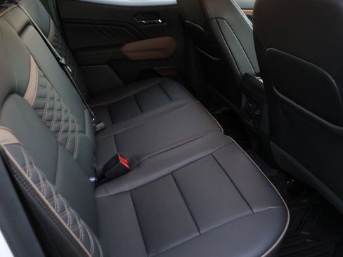 Used 2023 GMC Canyon Denali image 13