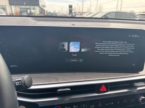 Used 2024 Kia Sorento SX Prestige image 17