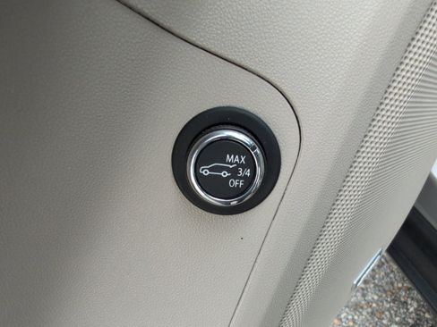 Used 2019 GMC Acadia Denali w/ Technology Package FWD image 21