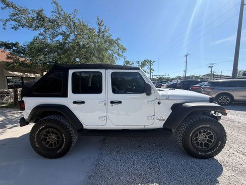 Used 2018 Jeep Wrangler Unlimited Sport image 3