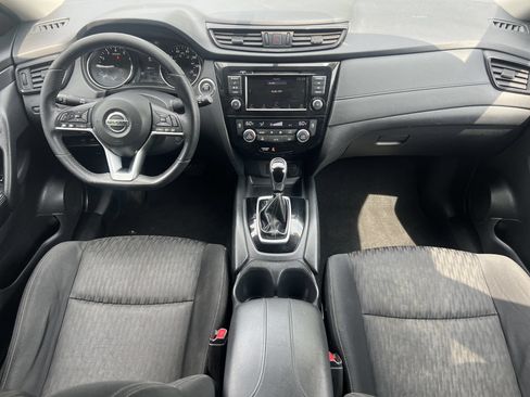 Used 2018 Nissan Rogue SV FWD image 2