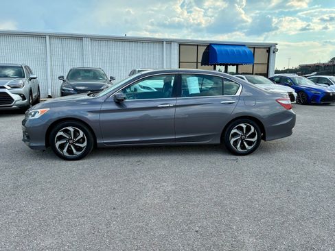 Used 2017 Honda Accord EX-L image 6