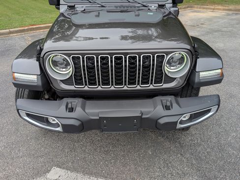 Used 2025 Jeep Wrangler Unlimited Sahara AWD/4WD image 12