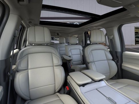 New 2025 Lincoln Navigator Reserve image 10