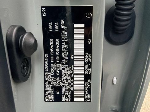 Used 2022 Toyota 4Runner TRD Sport AWD/4WD image 9
