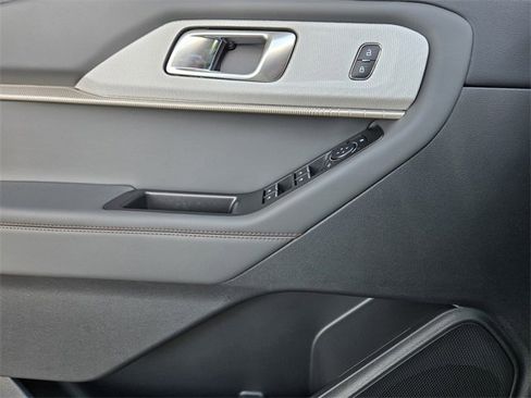 New 2025 Ford Explorer Active w/ Active Comfort Package image 17