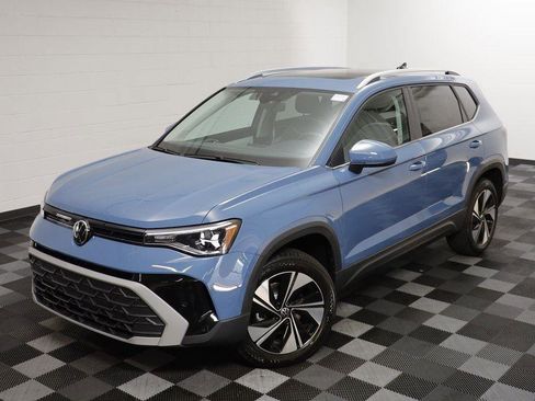 New 2025 Volkswagen Taos SE image 2