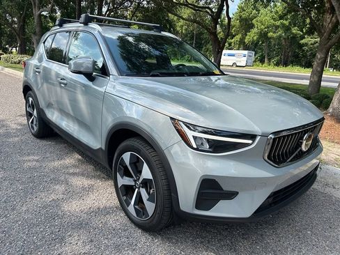 Used 2025 Volvo XC40 B5 Core w/ Protection Package Premier AWD/4WD image 4