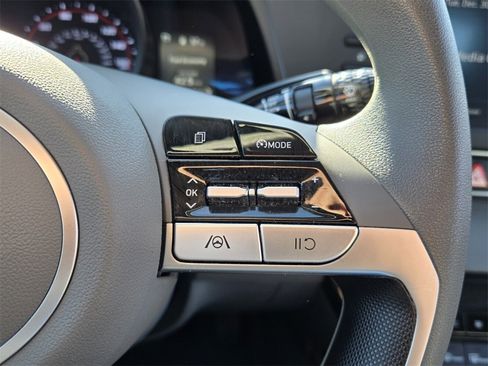 Certified 2022 Hyundai Elantra SEL image 24