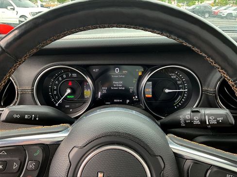 Used 2021 Jeep Wrangler Unlimited Sahara AWD/4WD image 13