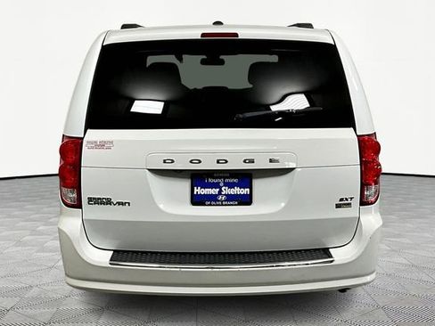 Used 2019 Dodge Grand Caravan SXT image 4