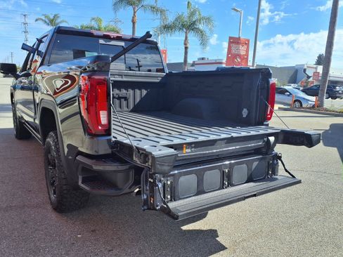 Used 2024 GMC Sierra 1500 AT4 w/ Technology Package AWD/4WD image 9
