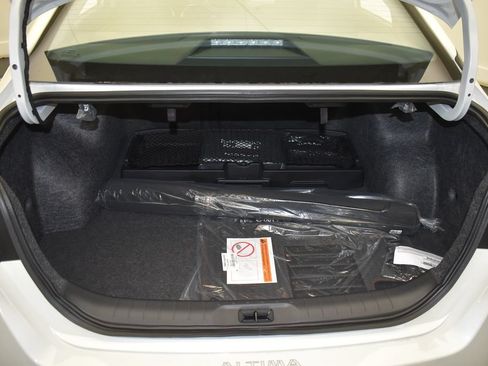 Used 2025 Nissan Altima 2.5 SR FWD image 38