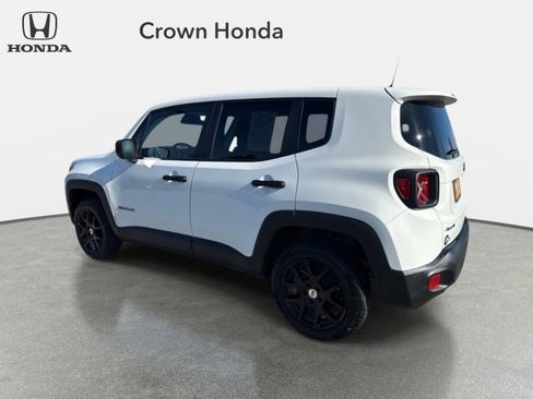 Used 2023 Jeep Renegade Latitude AWD/4WD image 7