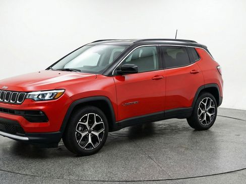 Used 2025 Jeep Compass Limited AWD/4WD image 3