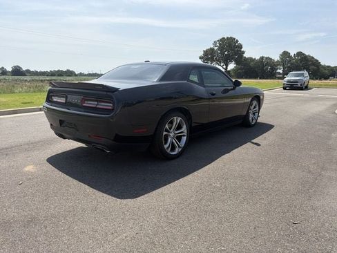 Used 2022 Dodge Challenger R/T RWD image 8