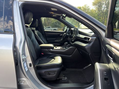 Used 2021 Toyota Highlander XSE AWD/4WD image 14