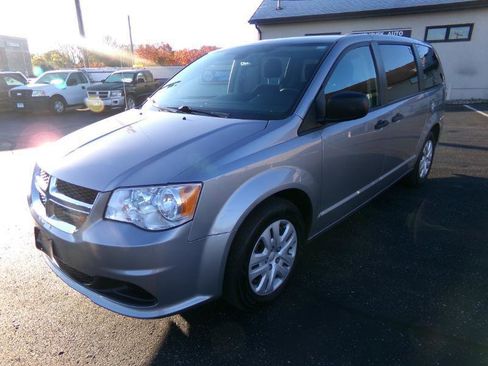 Used 2019 Dodge Grand Caravan SE w/ UConnect Hands-Free Group FWD image 6