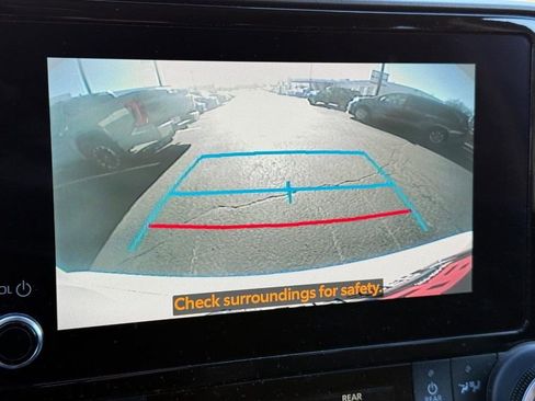 Used 2023 Toyota Highlander LE image 21