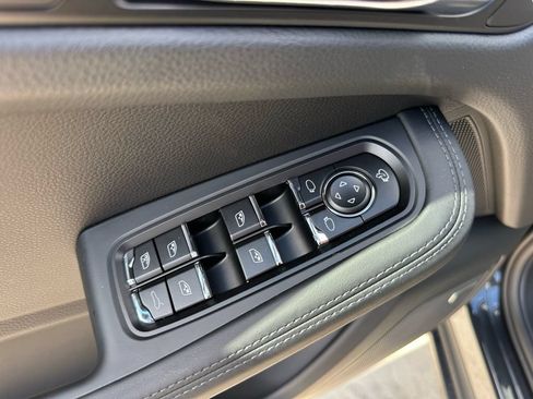 Used 2026 Porsche Macan AWD/4WD image 21