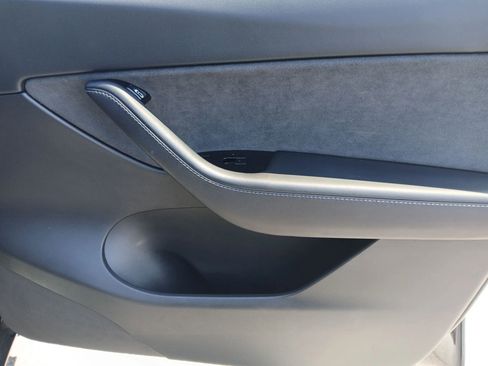 Used 2020 Tesla Model Y Long Range AWD/4WD image 34