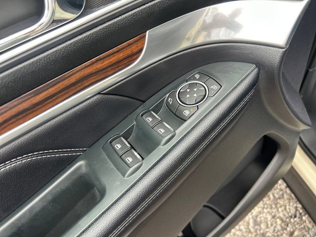 Used 2018 Ford Explorer Limited w/ Ford Safe & Smart Package FWD image 11