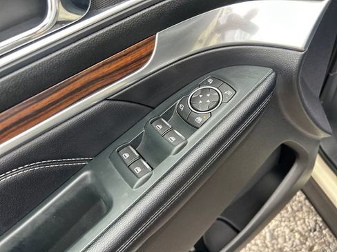Used 2018 Ford Explorer Limited w/ Ford Safe & Smart Package FWD image 11