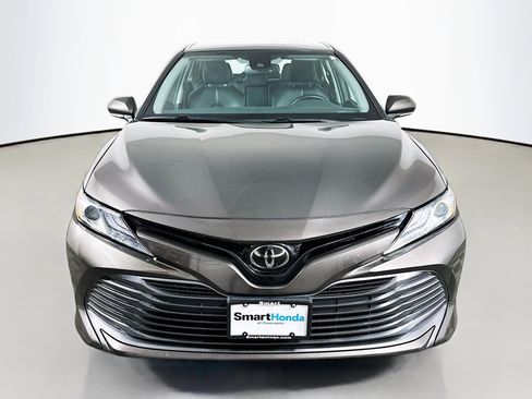 Used 2019 Toyota Camry XLE image 2