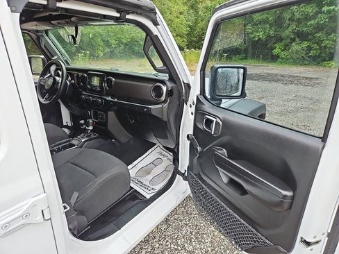 Used 2018 Jeep Wrangler Unlimited Sport image 10