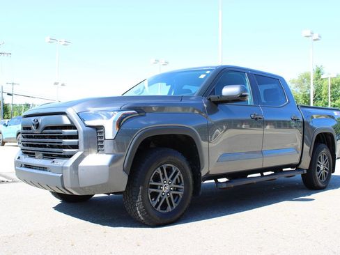 Used 2023 Toyota Tundra SR5 w/ SR5 Convenience Package AWD/4WD image 9