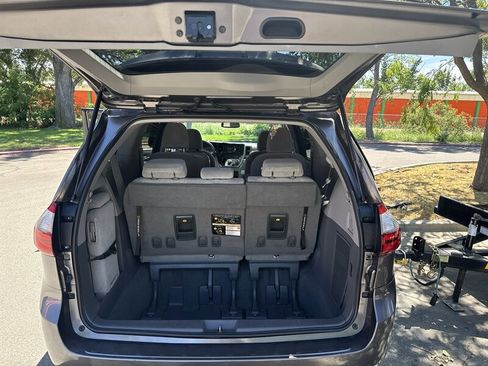 Used 2020 Toyota Sienna LE FWD image 20