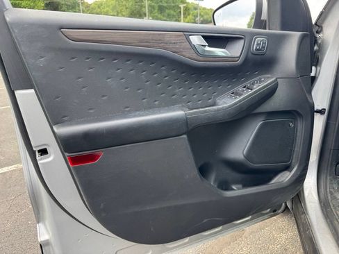 Used 2020 Ford Escape Titanium AWD/4WD image 13