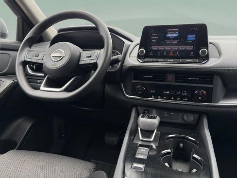 Used 2024 Nissan Rogue SV FWD image 10