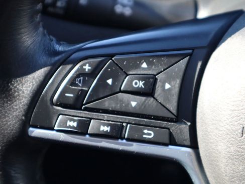 Used 2017 Nissan Rogue SV image 26